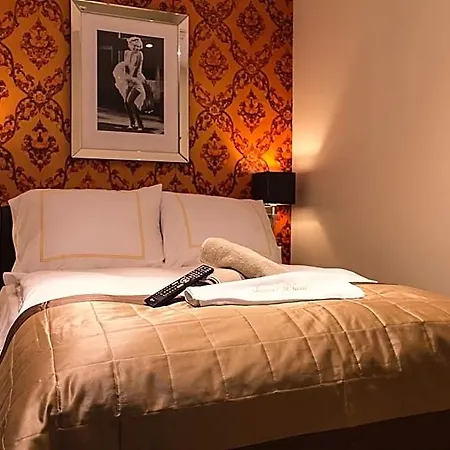 Hotel Royal Plaza 3*