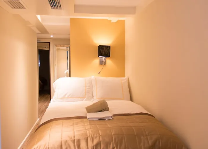 Royal Plaza Hotel 3*