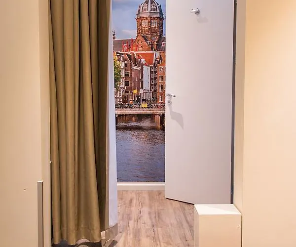 Royal Plaza Hotel 3*